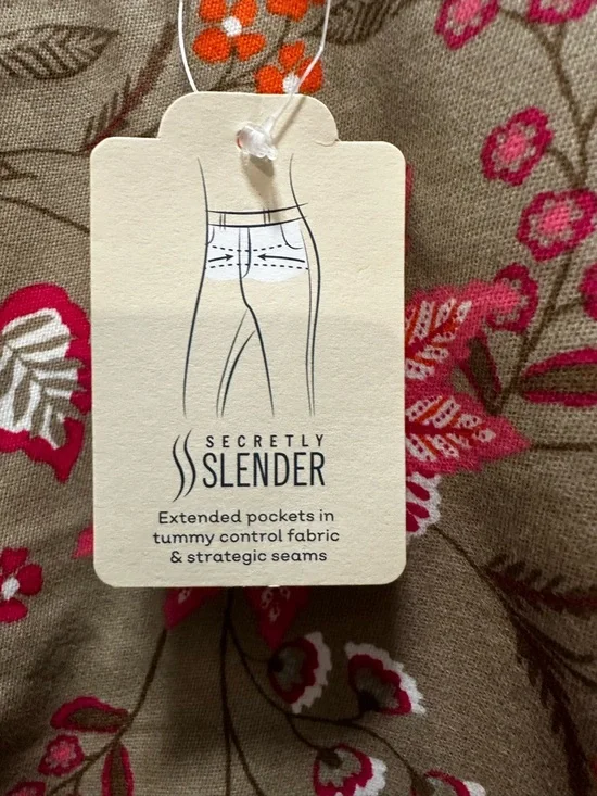 St. John’s Bay Size 14 Floral Bermuda Shorts NWT - Picture 4 of 9